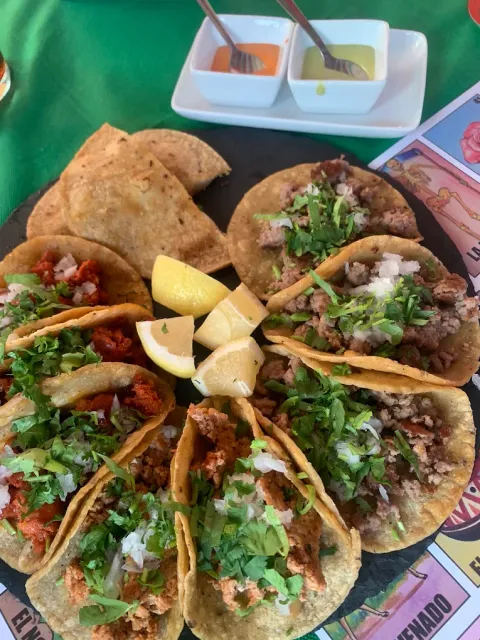 Nachos y guacamole